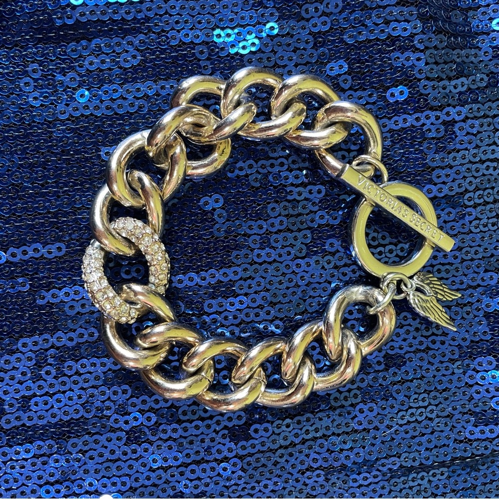 VICTORIAS SECRET GOLD CHAIN LINK RHINESTONE ACCENT ANGEL WING TOGGLE BRACELET